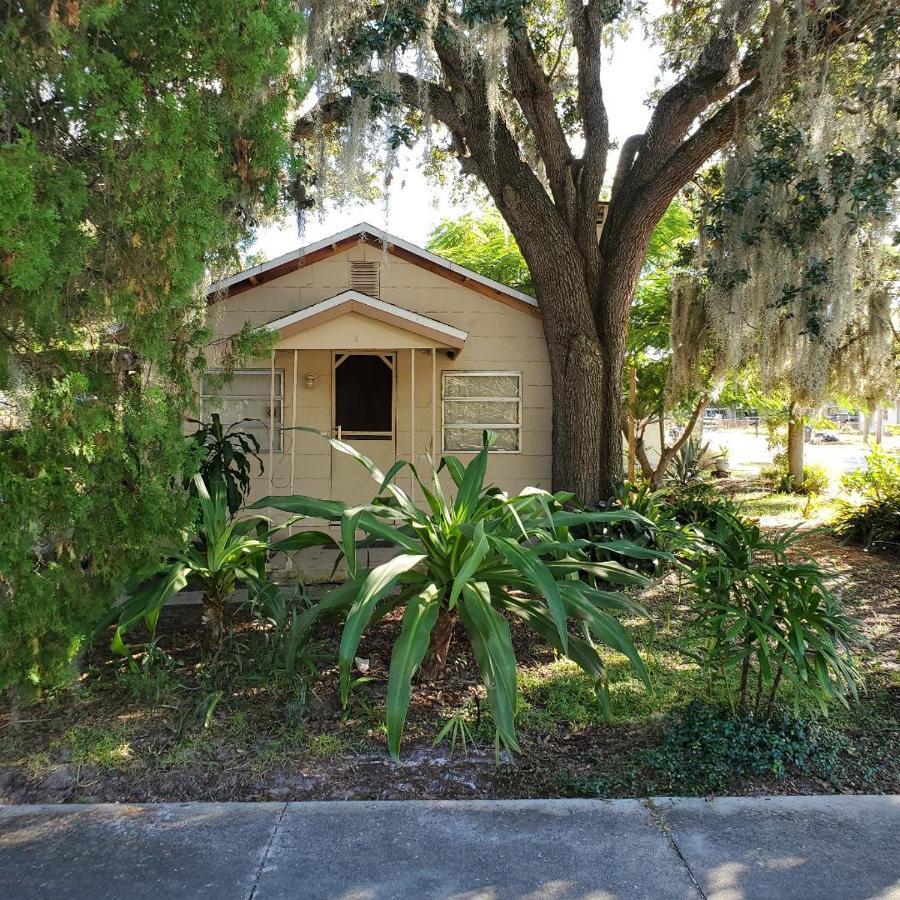 1 Beige Cozy Bungalow Or 1 White Cozy Efficiency Cottage In Titusville Buitenkant foto