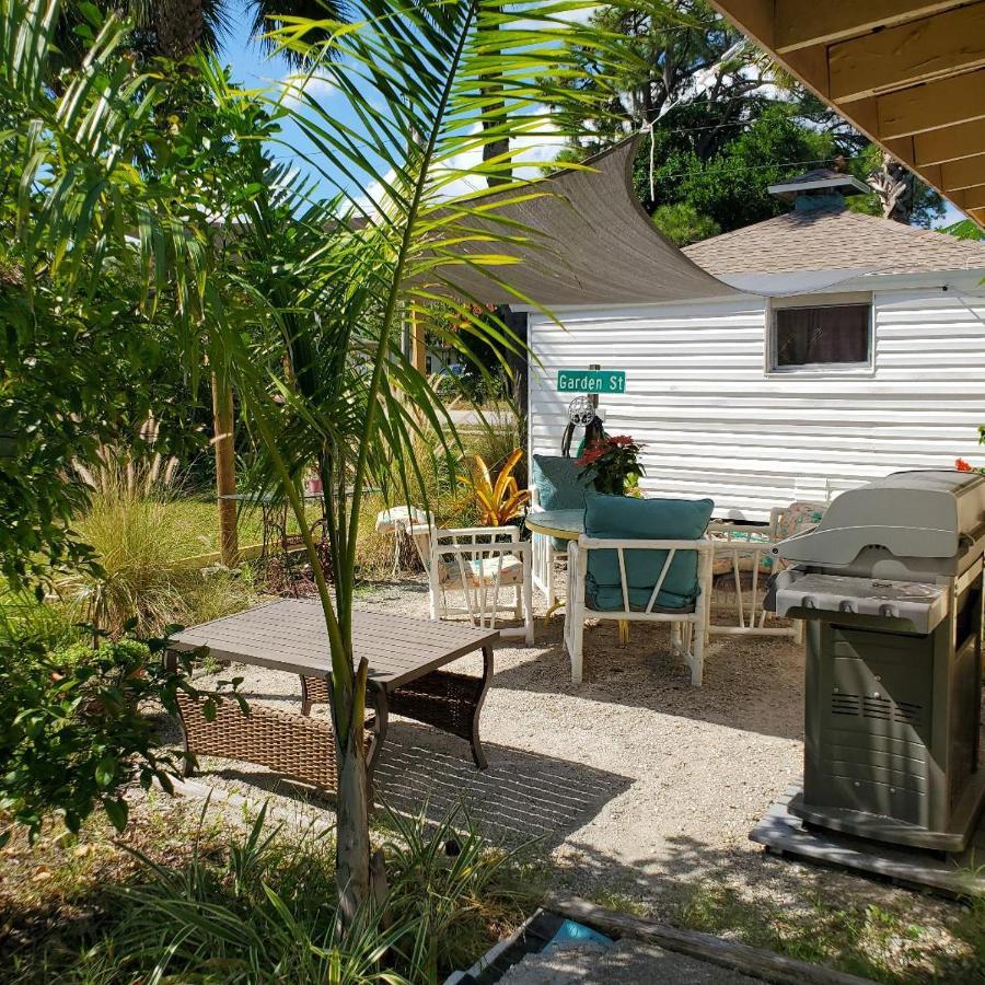 1 Beige Cozy Bungalow Or 1 White Cozy Efficiency Cottage In Titusville Buitenkant foto