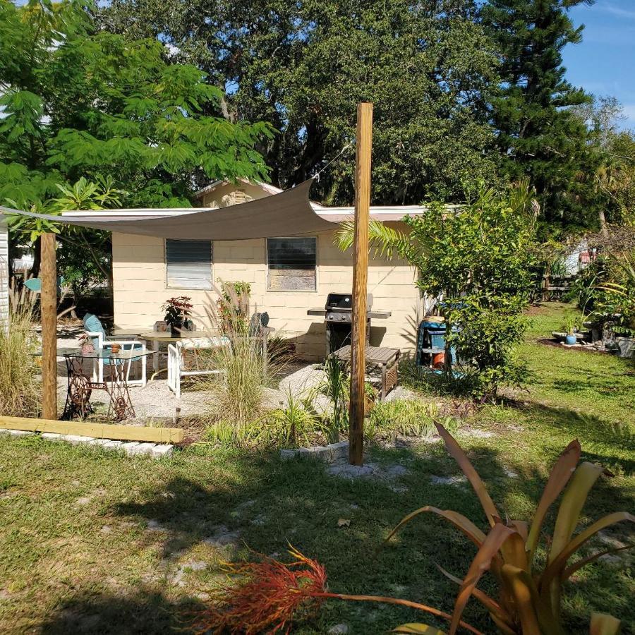 1 Beige Cozy Bungalow Or 1 White Cozy Efficiency Cottage In Titusville Buitenkant foto