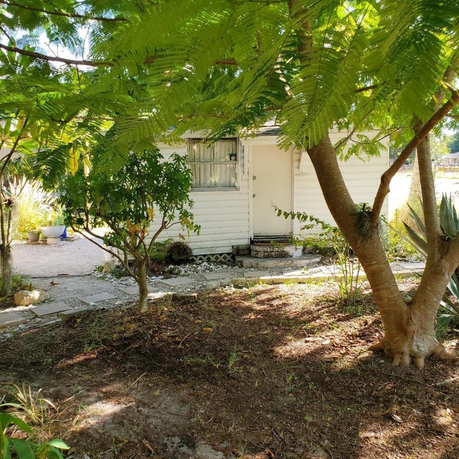 1 Beige Cozy Bungalow Or 1 White Cozy Efficiency Cottage In Titusville Buitenkant foto