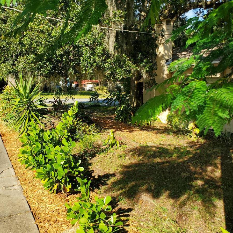 1 Beige Cozy Bungalow Or 1 White Cozy Efficiency Cottage In Titusville Buitenkant foto