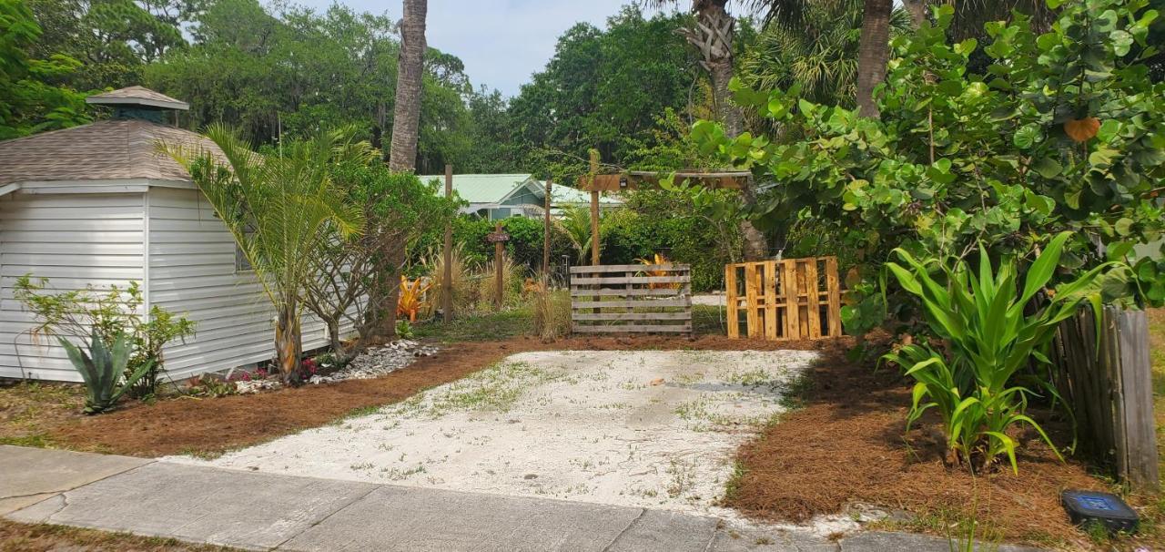 1 Beige Cozy Bungalow Or 1 White Cozy Efficiency Cottage In Titusville Buitenkant foto