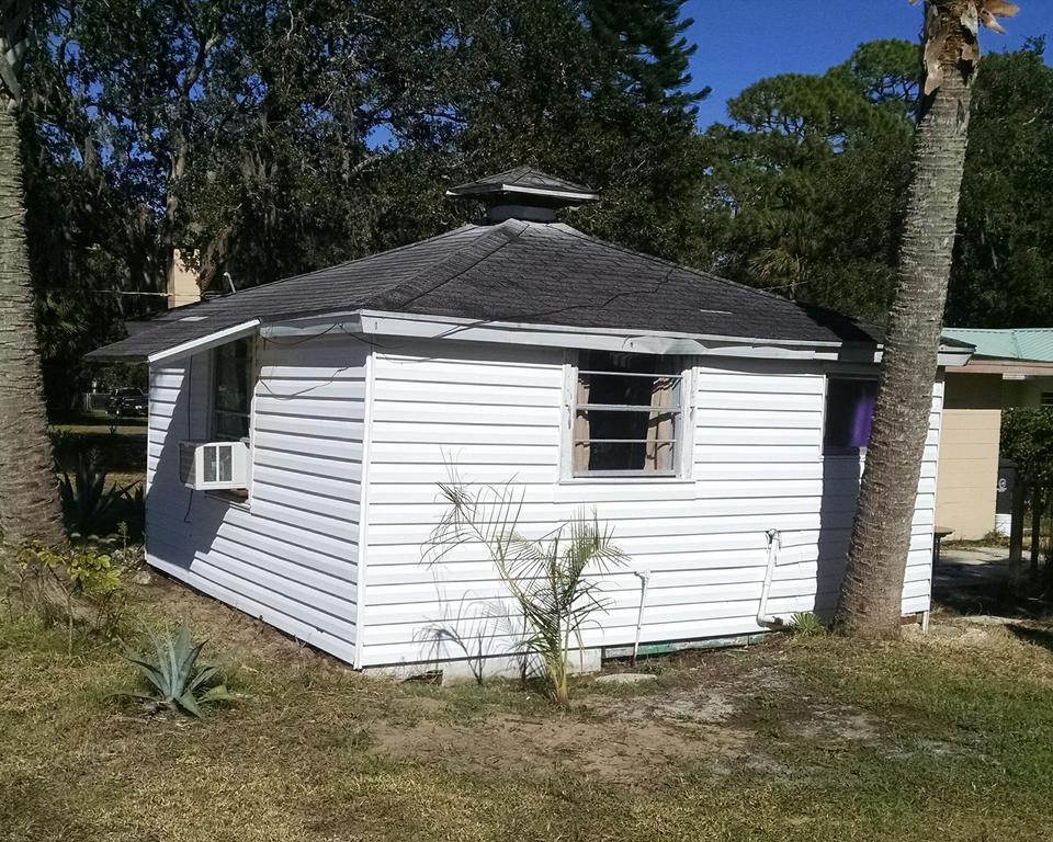 1 Beige Cozy Bungalow Or 1 White Cozy Efficiency Cottage In Titusville Buitenkant foto