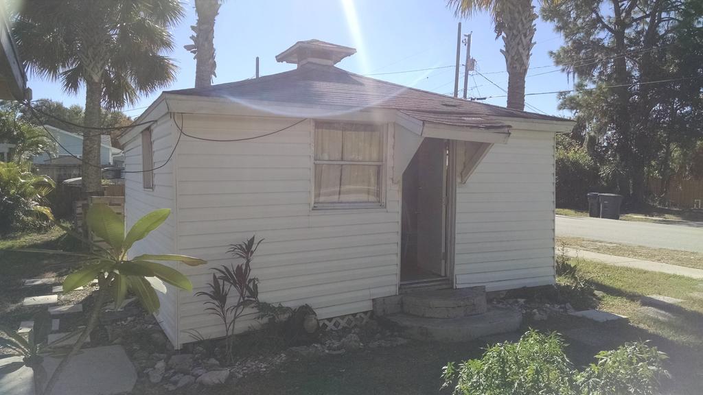 1 Beige Cozy Bungalow Or 1 White Cozy Efficiency Cottage In Titusville Buitenkant foto