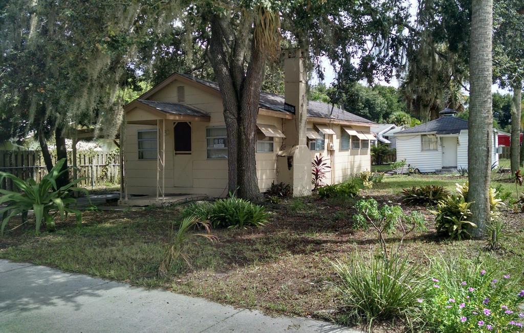 1 Beige Cozy Bungalow Or 1 White Cozy Efficiency Cottage In Titusville Buitenkant foto