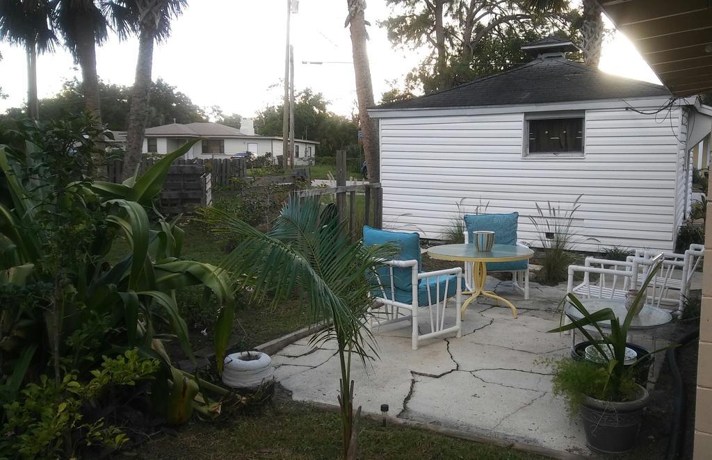 1 Beige Cozy Bungalow Or 1 White Cozy Efficiency Cottage In Titusville Buitenkant foto