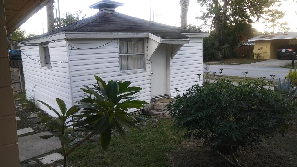 1 Beige Cozy Bungalow Or 1 White Cozy Efficiency Cottage In Titusville Buitenkant foto