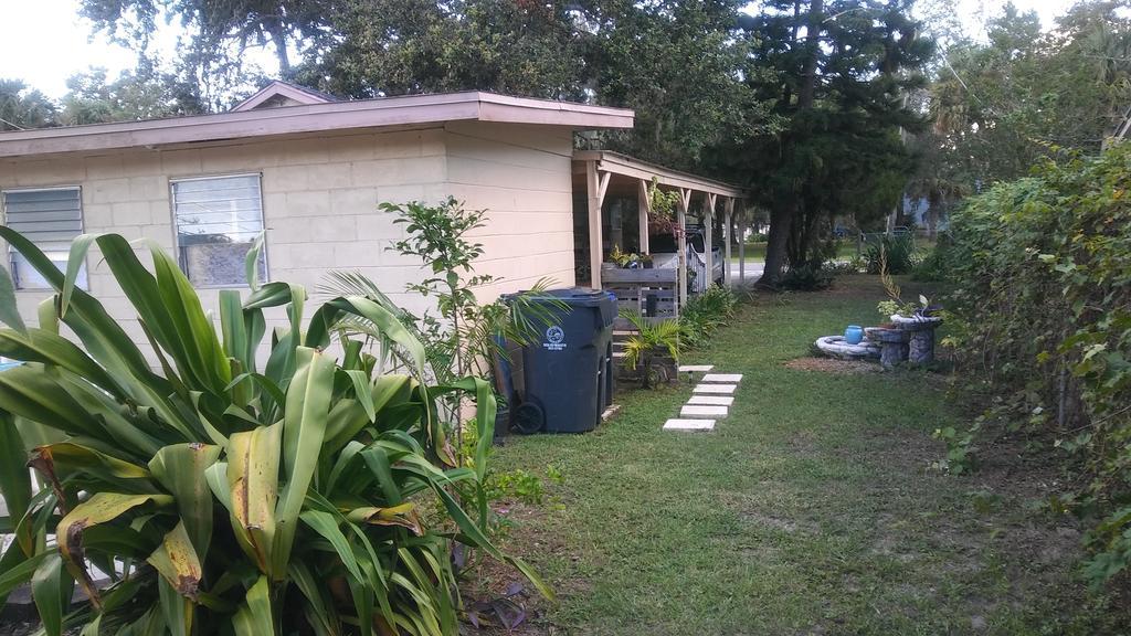 1 Beige Cozy Bungalow Or 1 White Cozy Efficiency Cottage In Titusville Buitenkant foto