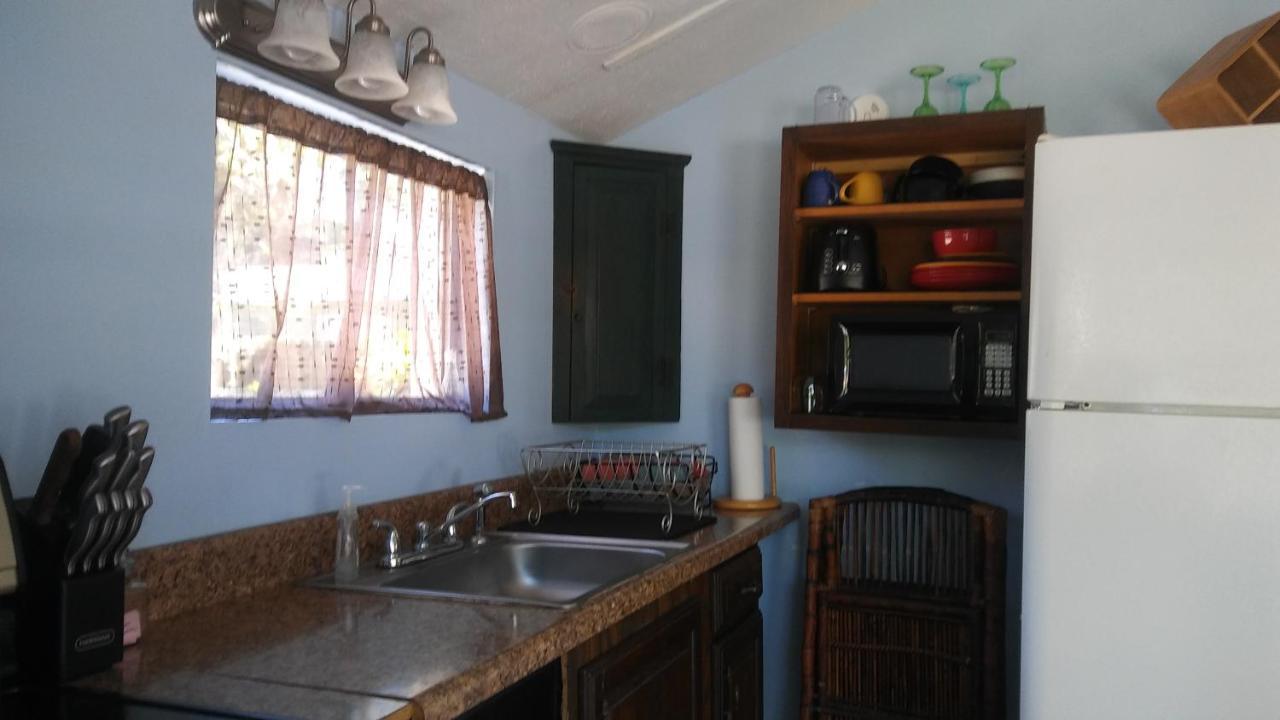 1 Beige Cozy Bungalow Or 1 White Cozy Efficiency Cottage In Titusville Buitenkant foto